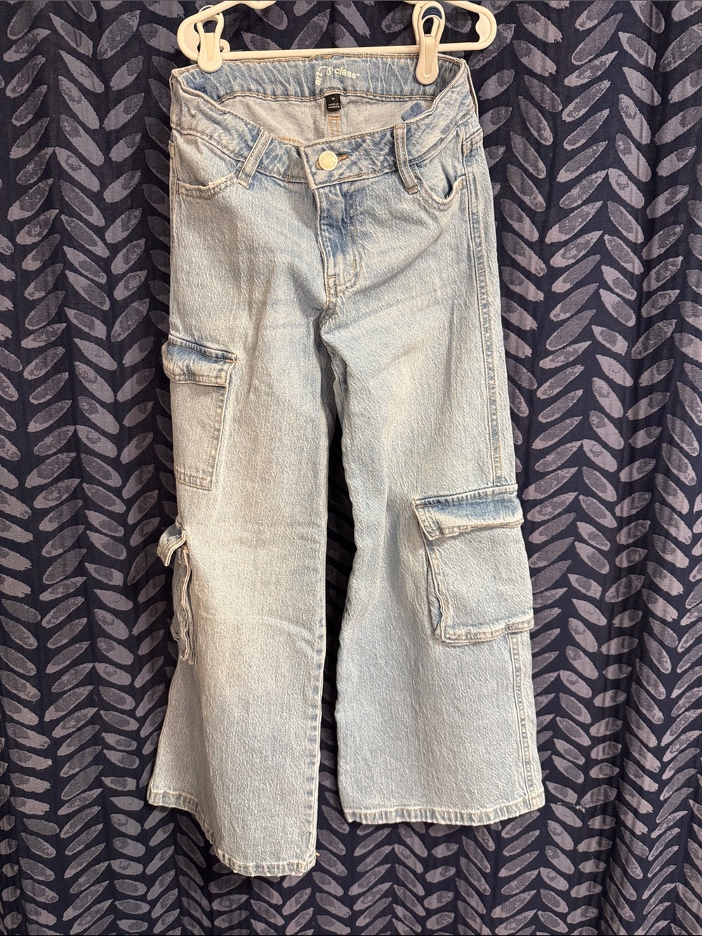 Light Wash Cargo Jeans for Girls - Classic Casual Style